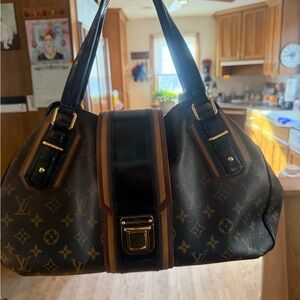 Authentic LV top handle Bag GM Large Stunning LV